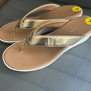 US Size 9 Aerosoles Hold Wedge Sandals. BRAND NEW!